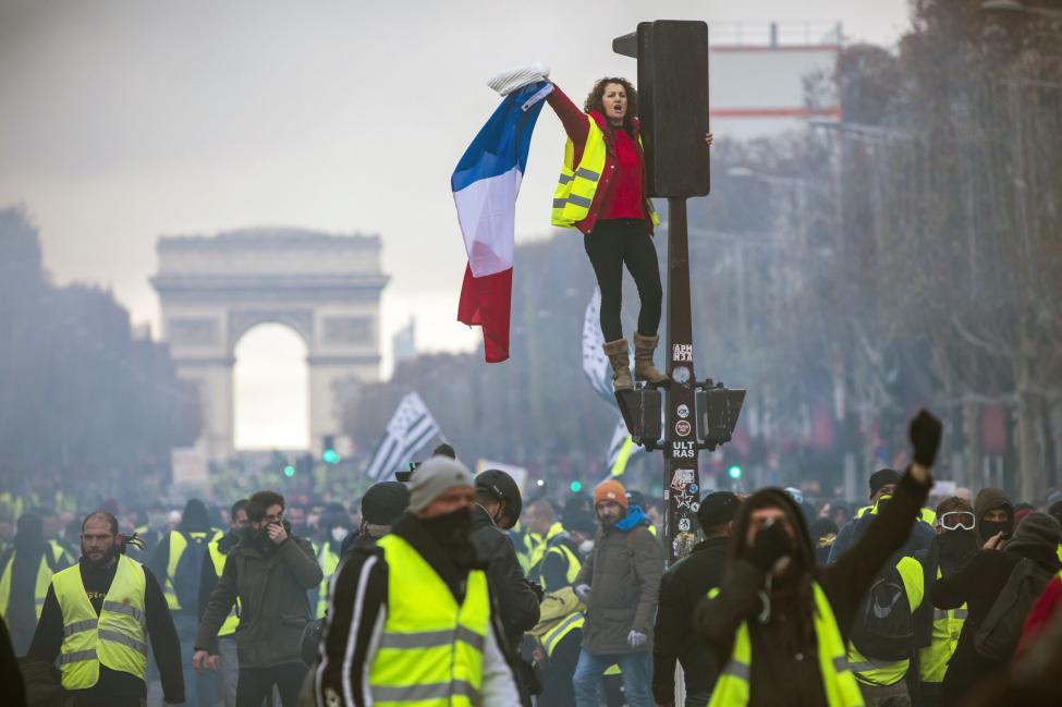 thumbnail_Paris-closes-tourist-sites-ahead-of-new-yellow-vest-protests-this-weekend